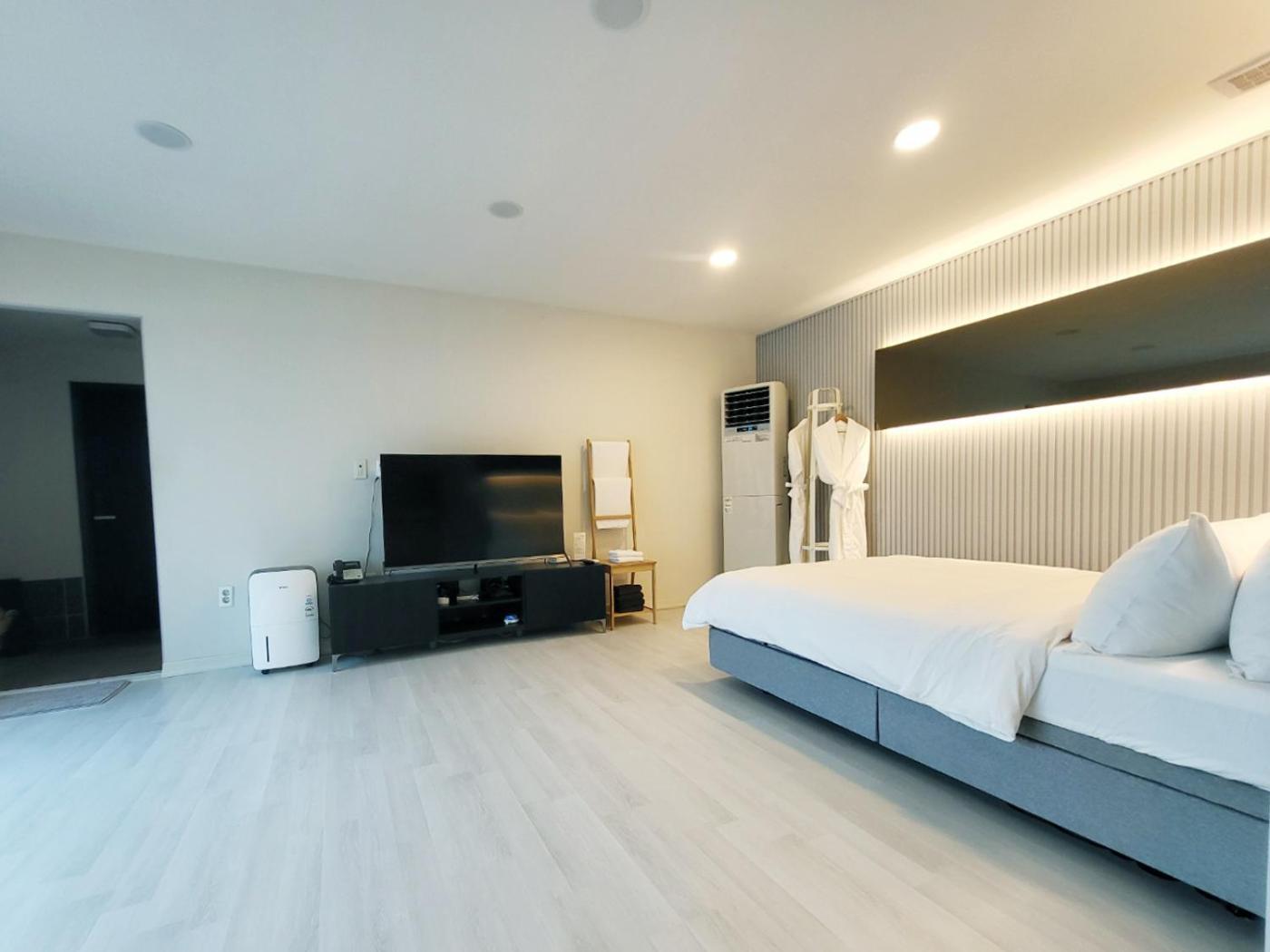 Penatess Pool Villa Chungju Buitenkant foto