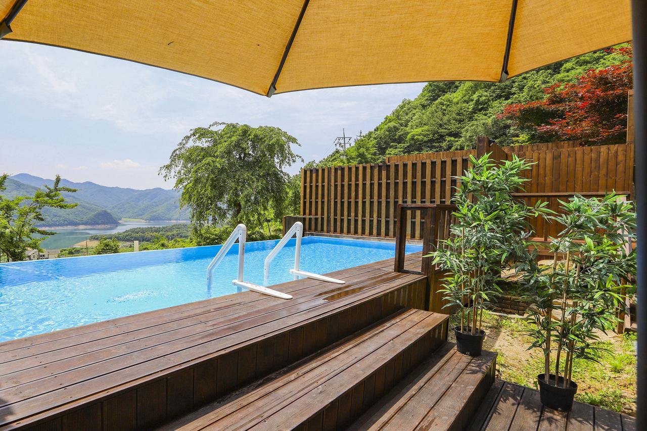 Penatess Pool Villa Chungju Buitenkant foto